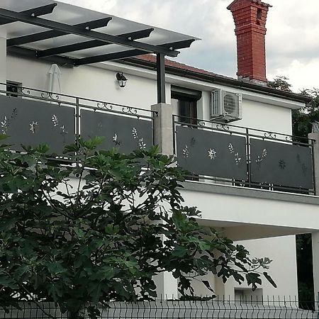 Apartmani Roberta Jurdani Bagian luar foto