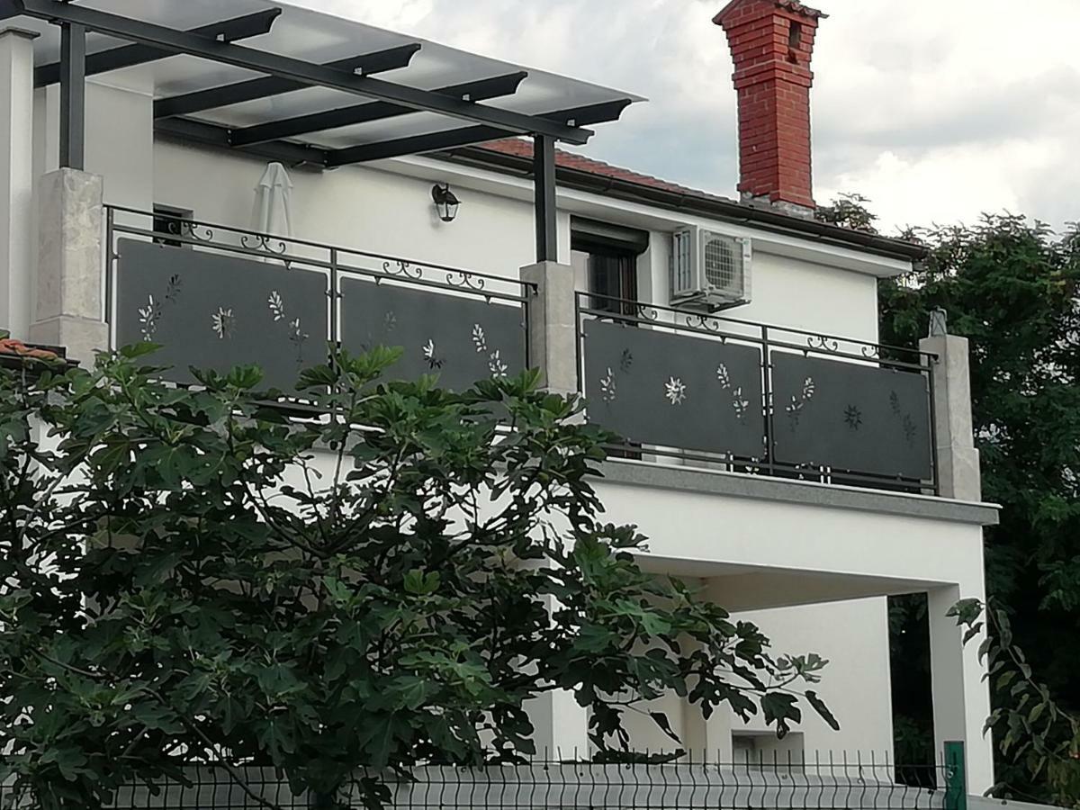 Apartmani Roberta Jurdani Bagian luar foto
