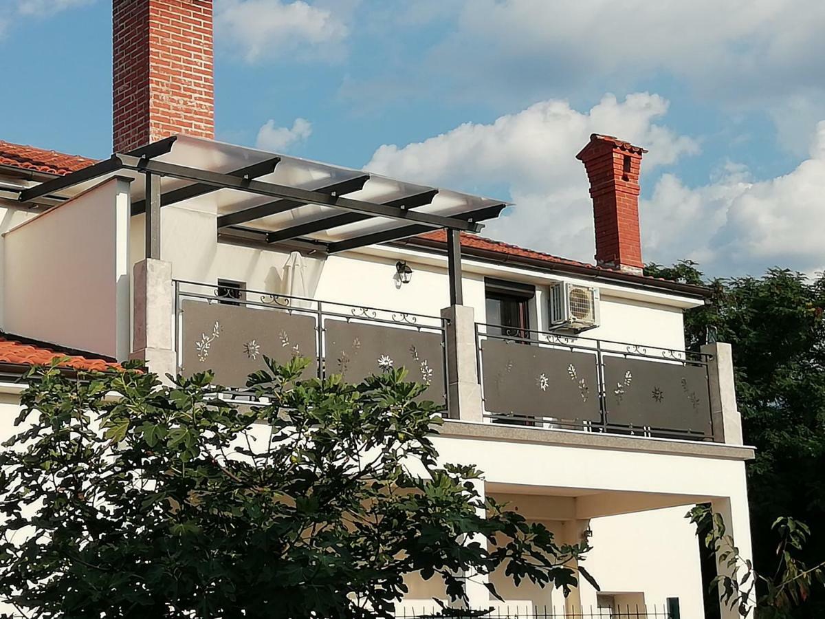 Apartmani Roberta Jurdani Bagian luar foto