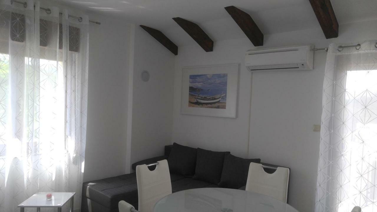 Apartmani Roberta Jurdani Bagian luar foto