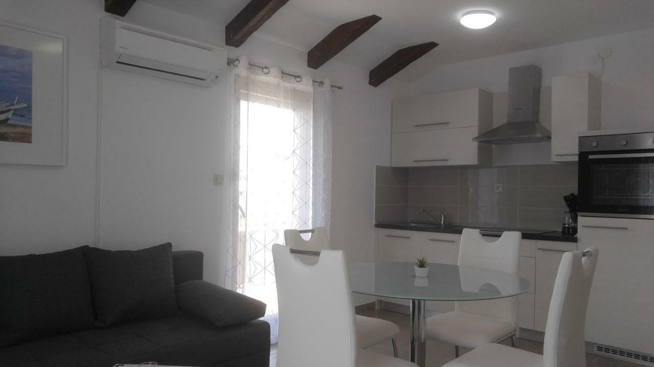 Apartmani Roberta Jurdani Bagian luar foto