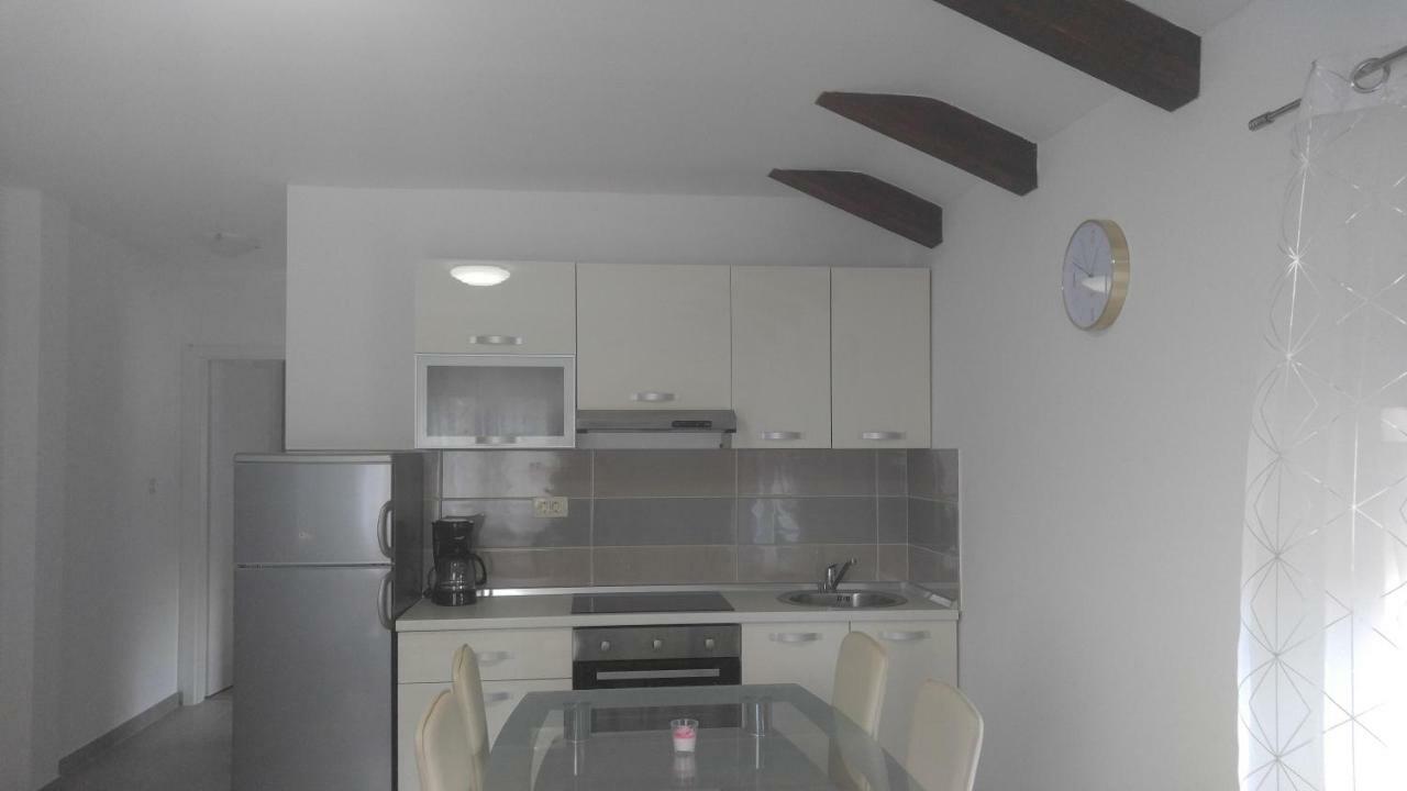 Apartmani Roberta Jurdani Bagian luar foto