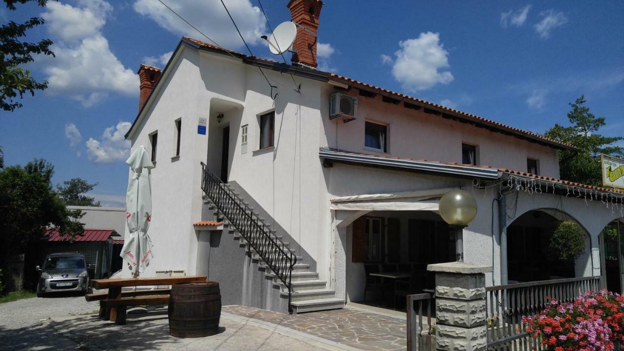 Apartmani Roberta Jurdani Bagian luar foto