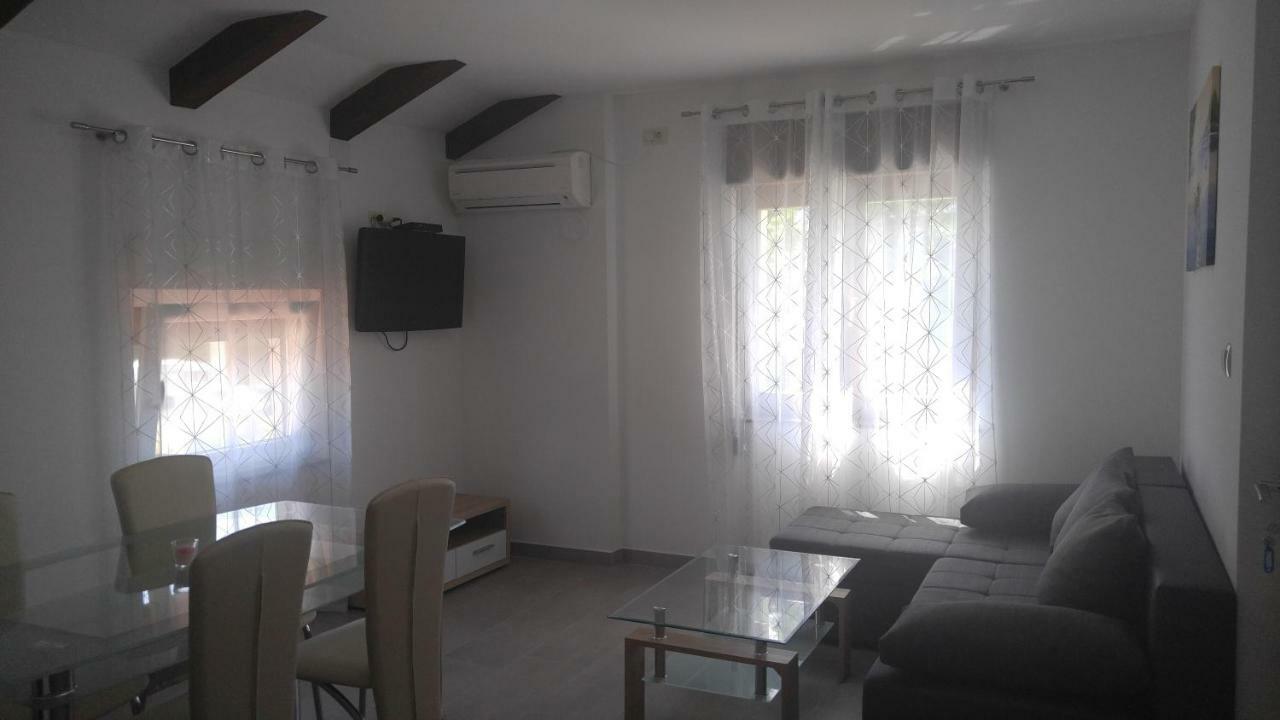 Apartmani Roberta Jurdani Bagian luar foto