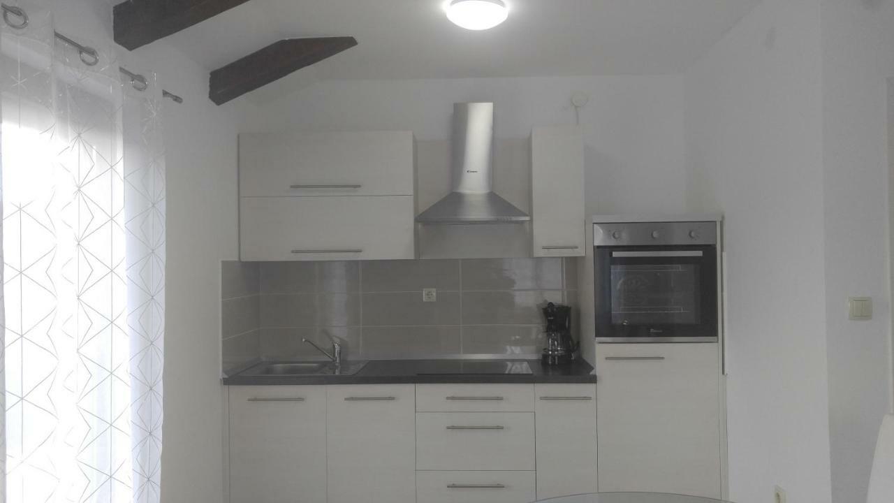 Apartmani Roberta Jurdani Bagian luar foto